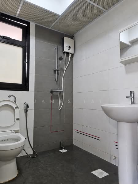 456B Sengkang West Road, 456B Sengkang West Road, 1 Bedroom, 409 sqft, HDB Flat For Sale, by James Tai, 500155308 - Bathroom - PropertyGuru.com.sg