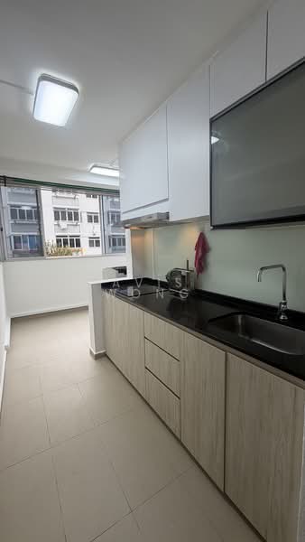 70 Circuit Road, 70 Circuit Road, 2 Bedrooms, 603 sqft, HDB Flat For Sale, by Avis Wong, 500155310 - Kitchen - PropertyGuru.com.sg
