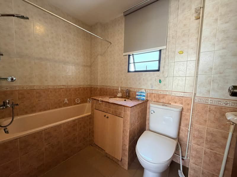 Casa Sarina, 101 Lorong Sarina, 1 Bedroom, 667 sqft, Condominium For Rent, by Agnes Seng, 500155311 - Bathroom - PropertyGuru.com.sg