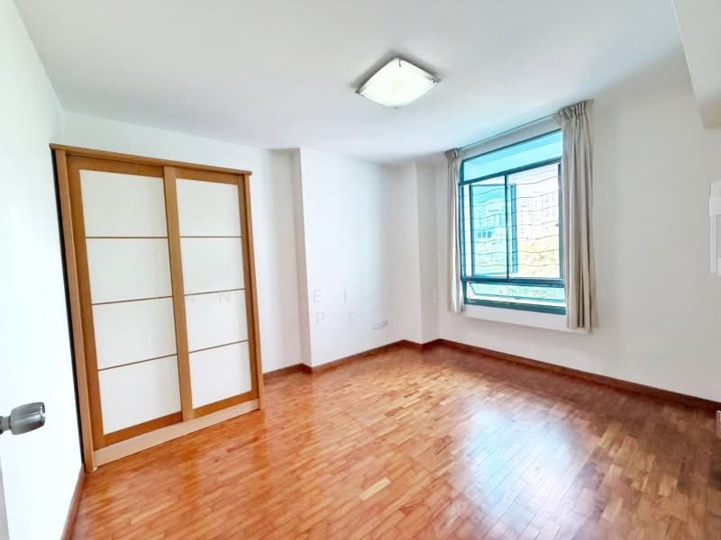 186 Punggol Central, 186 Punggol Central, 4 Bedrooms, 1,378 sqft, HDB Flat For Sale, by Tan Pei Cheng (Pei), 500155319 - Common room with timber strip flooring - PropertyGuru.com.sg