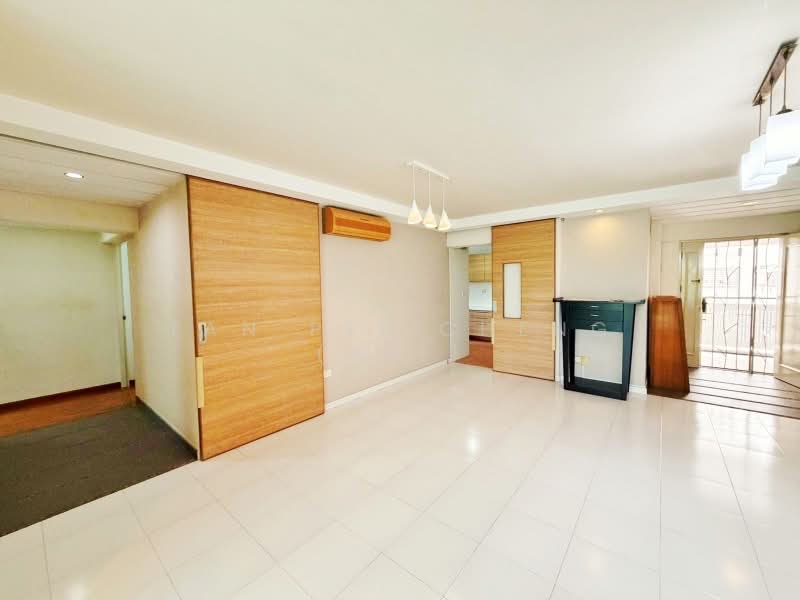 186 Punggol Central, 186 Punggol Central, 4 Bedrooms, 1,378 sqft, HDB Flat For Sale, by Tan Pei Cheng (Pei), 500155319 - Spacious dining room - PropertyGuru.com.sg