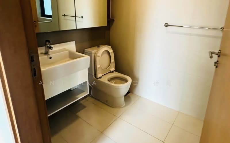 Soleil @ Sinaran, 2 Sinaran Drive, 2 Bedrooms, 958 sqft, Condominium For Rent, by Anthea Yeo 杨丽娇, 500155346 - Bathroom - PropertyGuru.com.sg