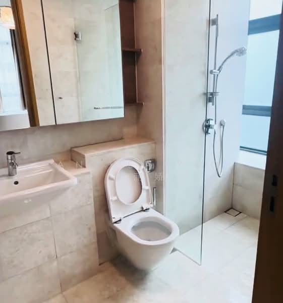 Soleil @ Sinaran, 2 Sinaran Drive, 2 Bedrooms, 958 sqft, Condominium For Rent, by Anthea Yeo 杨丽娇, 500155346 - Bathroom - PropertyGuru.com.sg