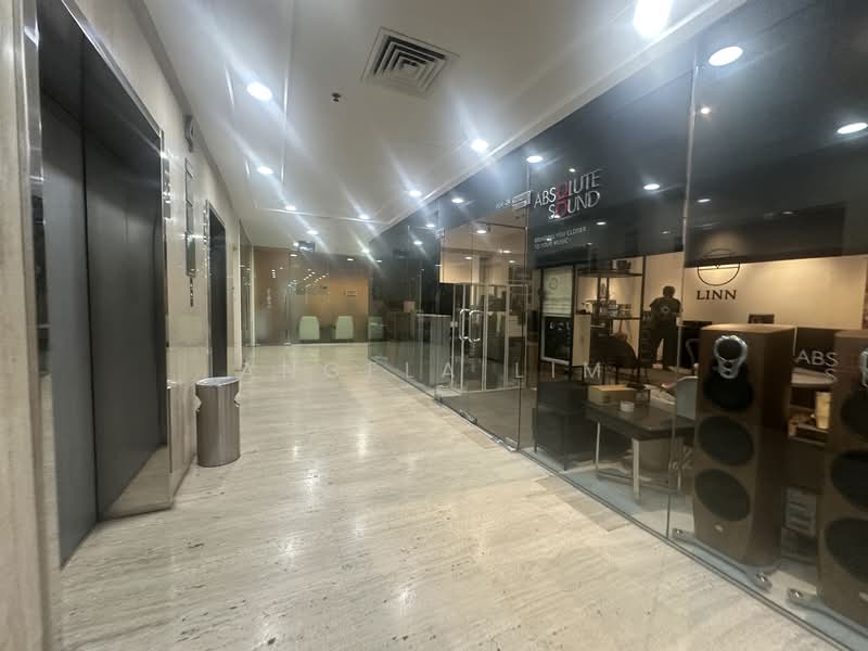 Singapore Shopping Centre, 190 Clemenceau Avenue, 8,654 sqft, Mall Shop For Sale, by Angela Lim, 500155352 - Corridor - CommercialGuru.com.sg