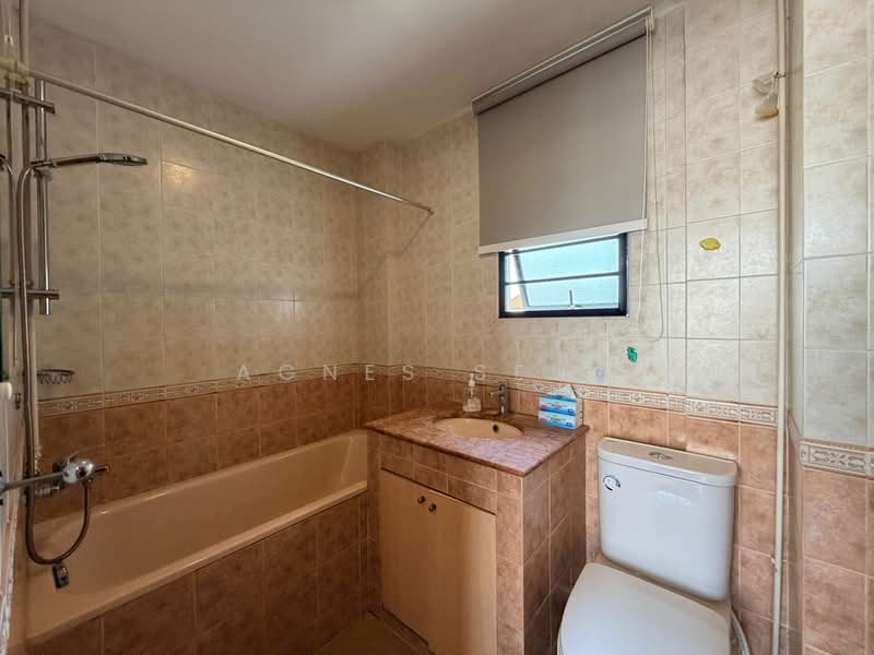 Casa Sarina, 101 Lorong Sarina, 1 Bedroom, 667 sqft, Condominium For Rent, by Agnes Seng, 500155359 - Bathroom - PropertyGuru.com.sg