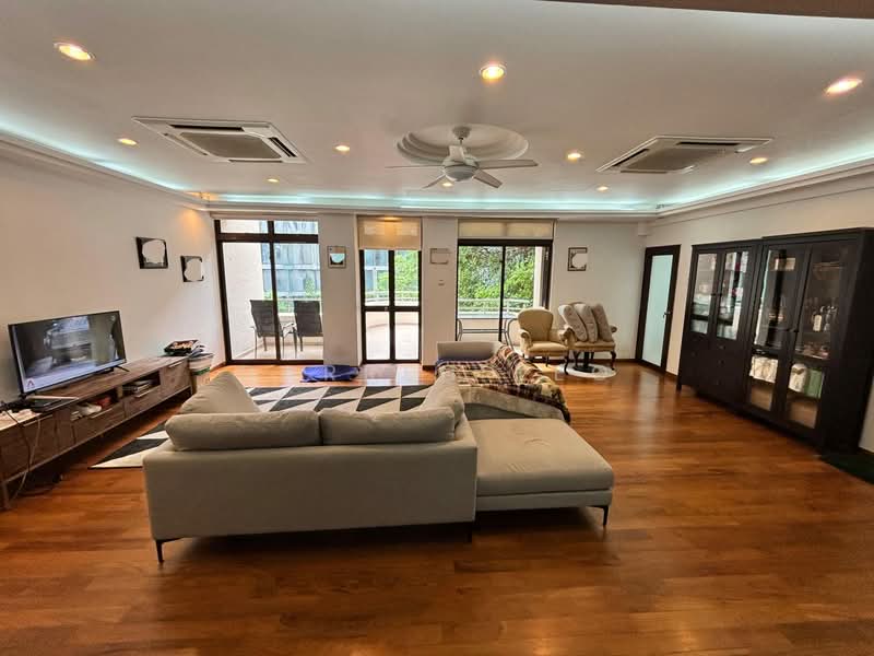❤️ Spacious and Cosy Apartment At Balmoral Park ❤️, , 3 Bedrooms, 2,745 sqft, Walk-up Apartment For Rent, by Darren Teo, 500155383 - Living Room - PropertyGuru.com.sg