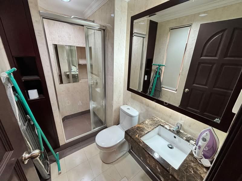 ❤️ Spacious and Cosy Apartment At Balmoral Park ❤️, , 3 Bedrooms, 2,745 sqft, Walk-up Apartment For Rent, by Darren Teo, 500155383 - Bathroom - PropertyGuru.com.sg