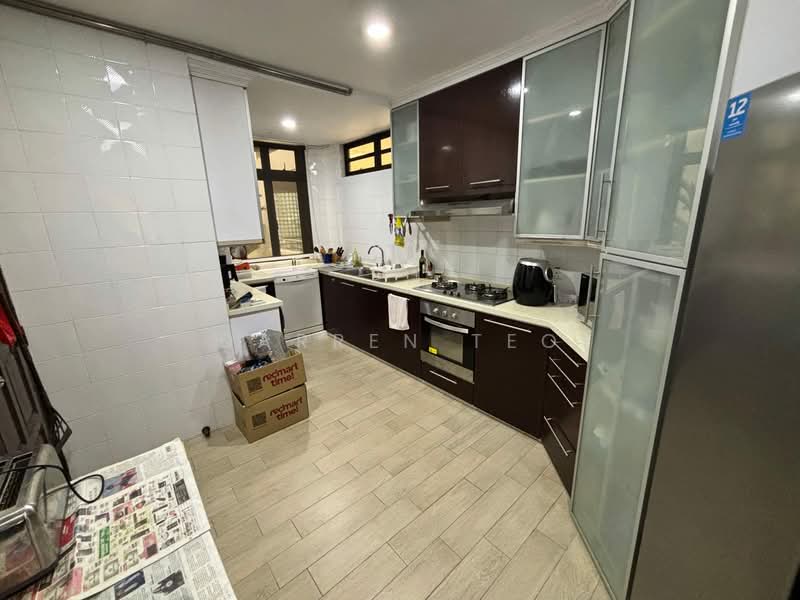 ❤️ Spacious and Cosy Apartment At Balmoral Park ❤️, , 3 Bedrooms, 2,745 sqft, Walk-up Apartment For Rent, by Darren Teo, 500155383 - Kitchen - PropertyGuru.com.sg