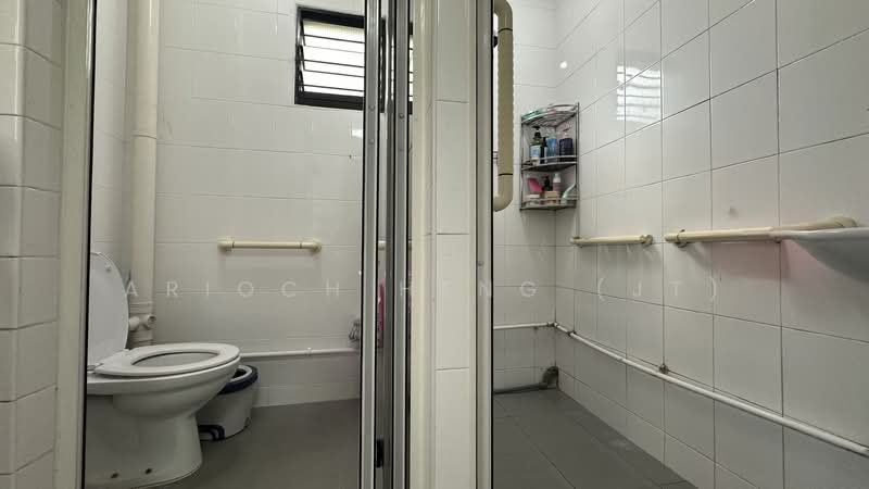 507 Bukit Batok Street 52, 507 Bukit Batok Street 52, 2 Bedrooms, 646 sqft, HDB Flat For Sale, by Arioch Heng (JT), 500155390 - Bathroom - PropertyGuru.com.sg