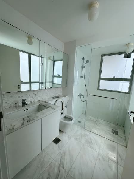 The Minton, 14 Hougang Street 11, 3 Bedrooms, 1,216 sqft, Condominium For Rent, by Herlinda ., 500155412 - Master Bathroom - PropertyGuru.com.sg
