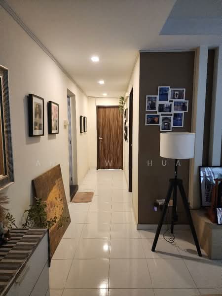 467 Segar Road, 467 Segar Road, 4 Bedrooms, 1,399 sqft, HDB Flat For Sale, by Andrew Chua, 500155417 - Corridor - PropertyGuru.com.sg