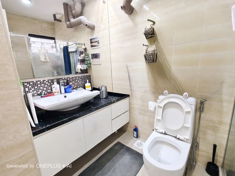 467 Segar Road, 467 Segar Road, 4 Bedrooms, 1,399 sqft, HDB Flat For Sale, by Andrew Chua, 500155417 - Bathroom - PropertyGuru.com.sg