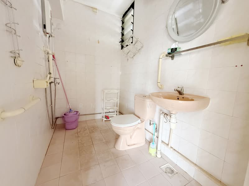 103B Depot Road, 103B Depot Road, 3 Bedrooms, 1,076 sqft, HDB Flat For Rent, by Arnold Wee, 500155428 - Bathroom - PropertyGuru.com.sg
