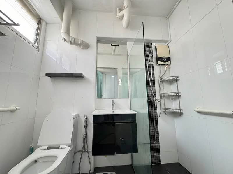 352 Ubi Avenue 1, 352 Ubi Avenue 1, 3 Bedrooms, 1,313 sqft, HDB Flat For Sale, by Carollyn Ong, 500155435 - Bathroom - PropertyGuru.com.sg