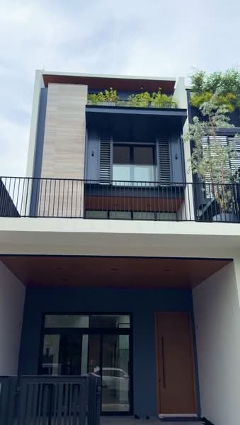 ❤️ DEALMAKERS ✨ | BRAND NEW LANDED NEAR SEMBAWANG PARK, Yishun / Sembawang Road / Jalan Sankam, 5 Bedrooms, 4,834 sqft, Terraced House For Sale, by Jess Liu, 500155448 - Exterior - PropertyGuru.com.sg