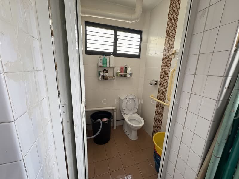 146 Woodlands Street 13, 146 Woodlands Street 13, 3 Bedrooms, 1,001 sqft, HDB Flat For Sale, by Ronnie Chong 张仲捷, 500155454 - Bathroom - PropertyGuru.com.sg