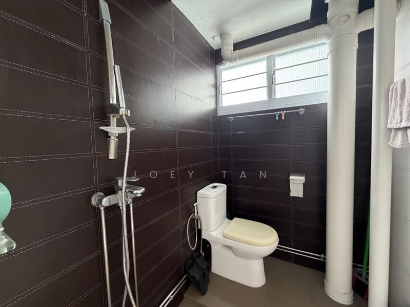 273 Tampines Street 22, 273 Tampines Street 22, 2 Bedrooms, 785 sqft, HDB Flat For Sale, by Joey Tan, 500155458 - Bathroom - PropertyGuru.com.sg