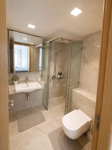 One Shenton, 1 Shenton Way, 1 Bedroom, 581 sqft, Condominium For Sale, by Tan Hong Le Ryan, 500155462 - Bathroom - PropertyGuru.com.sg