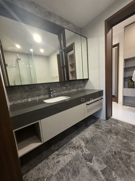Parksuites, 18 Holland Grove Road, 2 Bedrooms, 786 sqft, Condominium For Rent, by Ee Lin Ong, 500155463 - Bathroom - PropertyGuru.com.sg