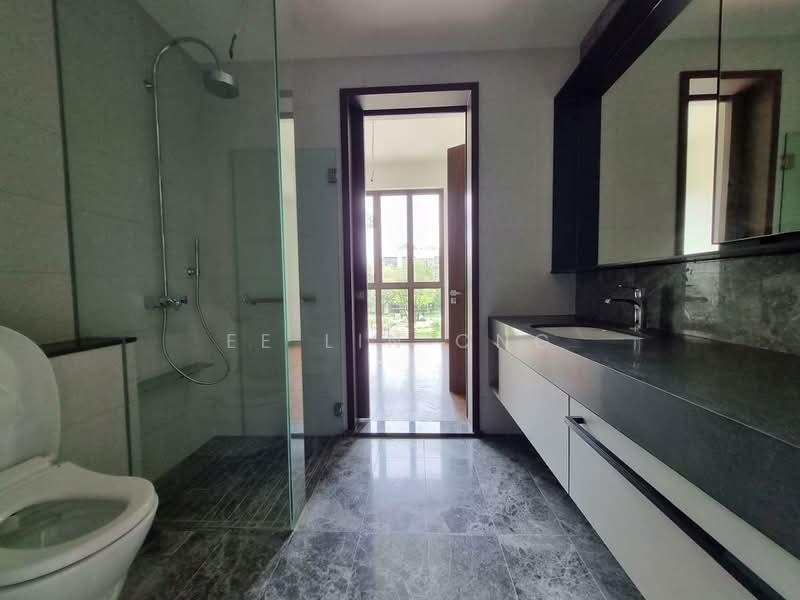 Parksuites, 18 Holland Grove Road, 2 Bedrooms, 786 sqft, Condominium For Rent, by Ee Lin Ong, 500155463 - Bathroom - PropertyGuru.com.sg