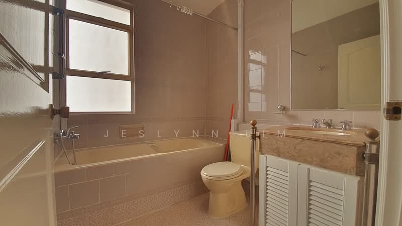 Leonie Condotel, 2 Leonie Hill Road, 4 Bedrooms, 2,770 sqft, Condominium For Rent, by Jeslynn Lim, 500155468 - Bathroom - PropertyGuru.com.sg