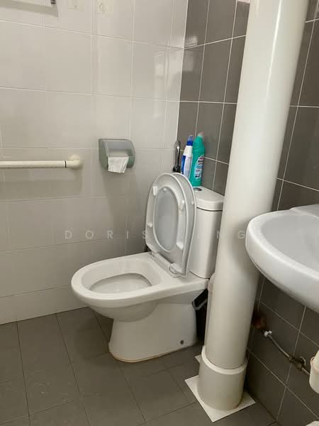 123 Bukit Batok Central, 123 Bukit Batok Central, 3 Bedrooms, 1,001 sqft, HDB Flat For Rent, by Doris Kang, 500155473 - Bathroom - PropertyGuru.com.sg