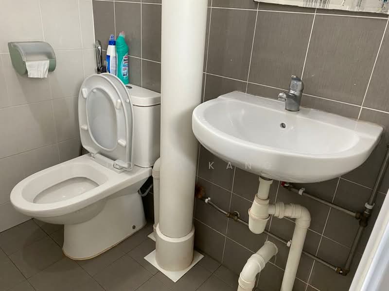 123 Bukit Batok Central, 123 Bukit Batok Central, 3 Bedrooms, 1,001 sqft, HDB Flat For Rent, by Doris Kang, 500155473 - Bathroom - PropertyGuru.com.sg