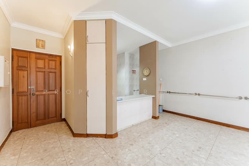 Sea Avenue Mansions, 24 Sea Avenue, 2 Bedrooms, 936 sqft, Apartment For Sale, by Kelly Tan, 500155522 - Entrance - PropertyGuru.com.sg