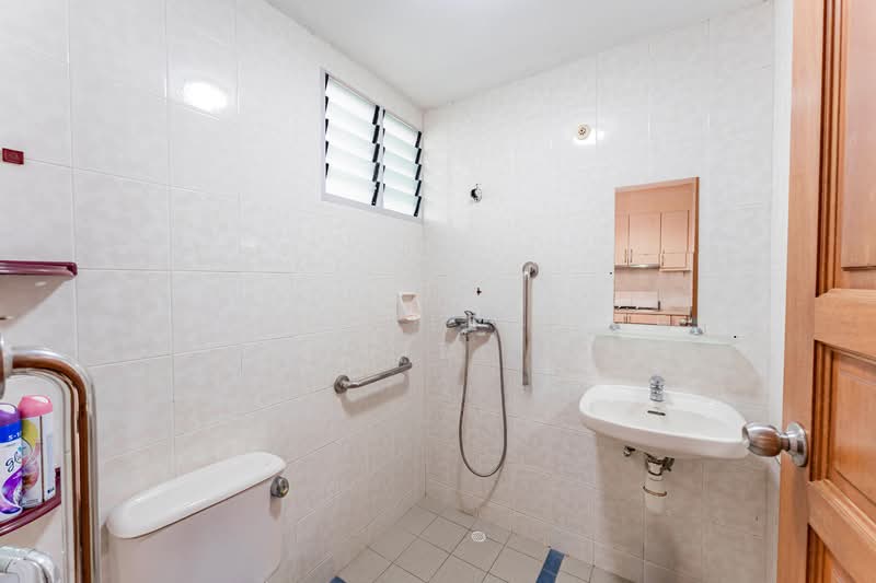 Sea Avenue Mansions, 24 Sea Avenue, 2 Bedrooms, 936 sqft, Apartment For Sale, by Kelly Tan, 500155522 - Bathroom - PropertyGuru.com.sg