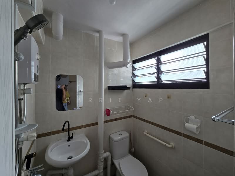 240 Bukit Batok East Avenue 5, 240 Bukit Batok East Avenue 5, Room Rental, 150 sqft, HDB Flat For Rent, by Carrie Yap, 500155530 - Bathroom - PropertyGuru.com.sg