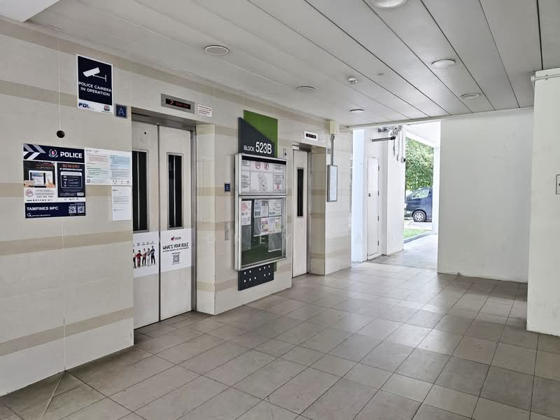 523B Tampines Central 7, 523B Tampines Central 7, 4 Bedrooms, 1,001 sqft, HDB Flat For Sale, by Audrey Tan, 500155531 - Corridor - PropertyGuru.com.sg