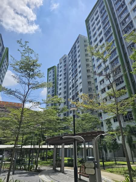 523B Tampines Central 7, 523B Tampines Central 7, 4 Bedrooms, 1,001 sqft, HDB Flat For Sale, by Audrey Tan, 500155531 - Exterior - PropertyGuru.com.sg