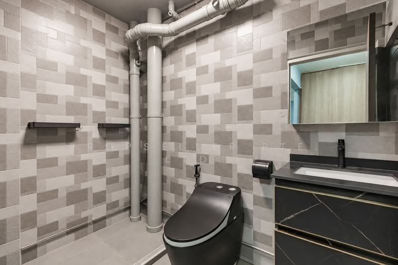 468 Segar Road, 468 Segar Road, 3 Bedrooms, 1,184 sqft, HDB Flat For Sale, by ADNIX LIU, 500155534 - Bathroom - PropertyGuru.com.sg