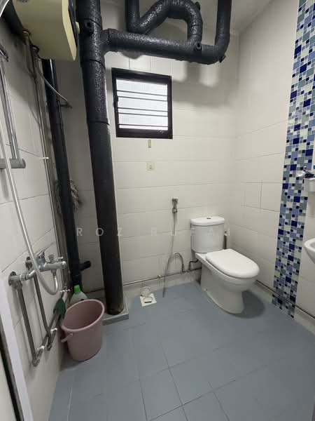 784 Yishun Avenue 2, 784 Yishun Avenue 2, 2 Bedrooms, 797 sqft, HDB Flat For Sale, by Roz Rufai, 500155544 - Bathroom - PropertyGuru.com.sg