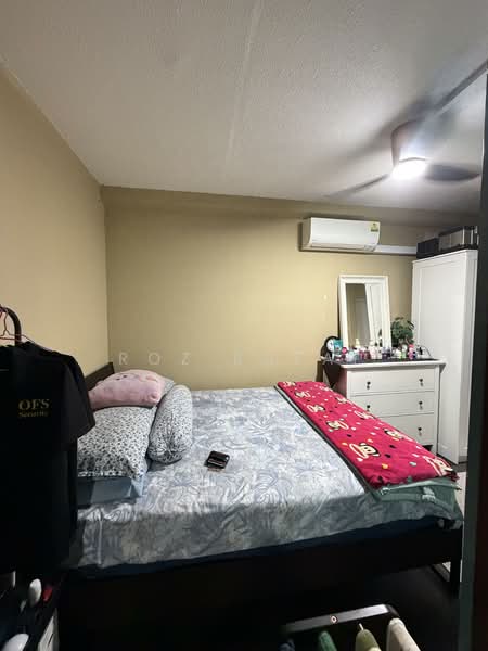 784 Yishun Avenue 2, 784 Yishun Avenue 2, 2 Bedrooms, 797 sqft, HDB Flat For Sale, by Roz Rufai, 500155544 - Bedroom - PropertyGuru.com.sg