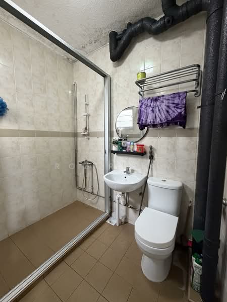 784 Yishun Avenue 2, 784 Yishun Avenue 2, 2 Bedrooms, 797 sqft, HDB Flat For Sale, by Roz Rufai, 500155544 - Bathroom - PropertyGuru.com.sg