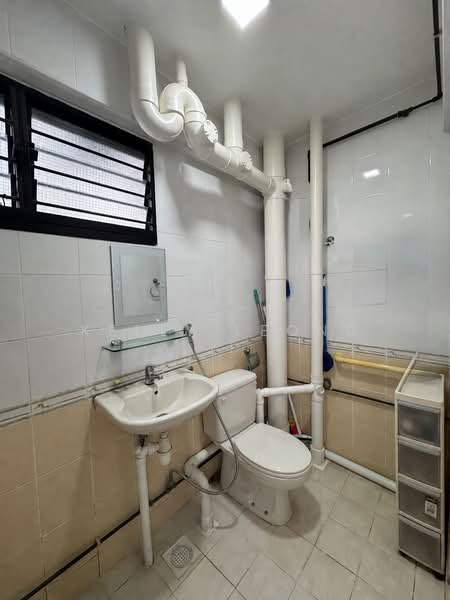 101 Clementi Street 14, 101 Clementi Street 14, Room Rental, 90 sqft, HDB Flat For Rent, by Kelly Leong, 500155546 - Bathroom - PropertyGuru.com.sg