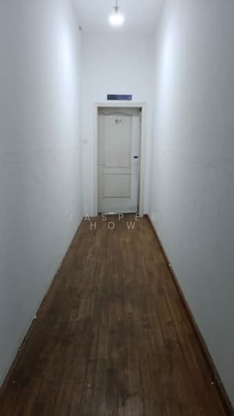 Upper Serangoon Shopping Centre, 756 Upper Serangoon Road, 10+ Bedrooms, 1,800 sqft, Apartment For Rent, by Jasper How, 500155547 - Corridor - PropertyGuru.com.sg