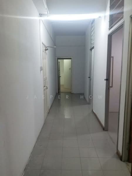 Upper Serangoon Shopping Centre, 756 Upper Serangoon Road, 10+ Bedrooms, 1,800 sqft, Apartment For Rent, by Jasper How, 500155547 - Corridor - PropertyGuru.com.sg