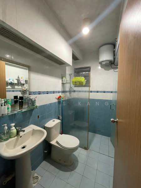 987C Jurong West Street 93, 987C Jurong West Street 93, 3 Bedrooms, 1,001 sqft, HDB Flat For Rent, by Doris Kang, 500155561 - Bathroom - PropertyGuru.com.sg