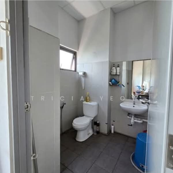 Premier @ Kaki Bukit, 8 Kaki Bukit Avenue 4, 1,098 sqft, Factory / Workshop (B2) For Rent, by Tricia Yeow, 500155563 - Bathroom - CommercialGuru.com.sg