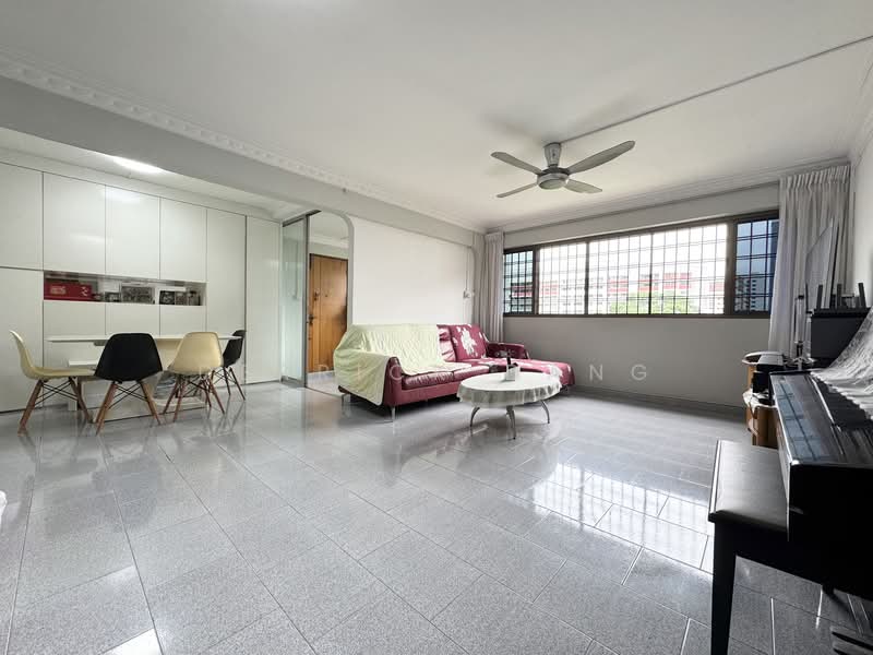 319 Bukit Batok Street 33, 319 Bukit Batok Street 33, 3 Bedrooms, 1,313 sqft, HDB Flat For Sale, by Derrick Dang, 500155570 - Living Room - PropertyGuru.com.sg