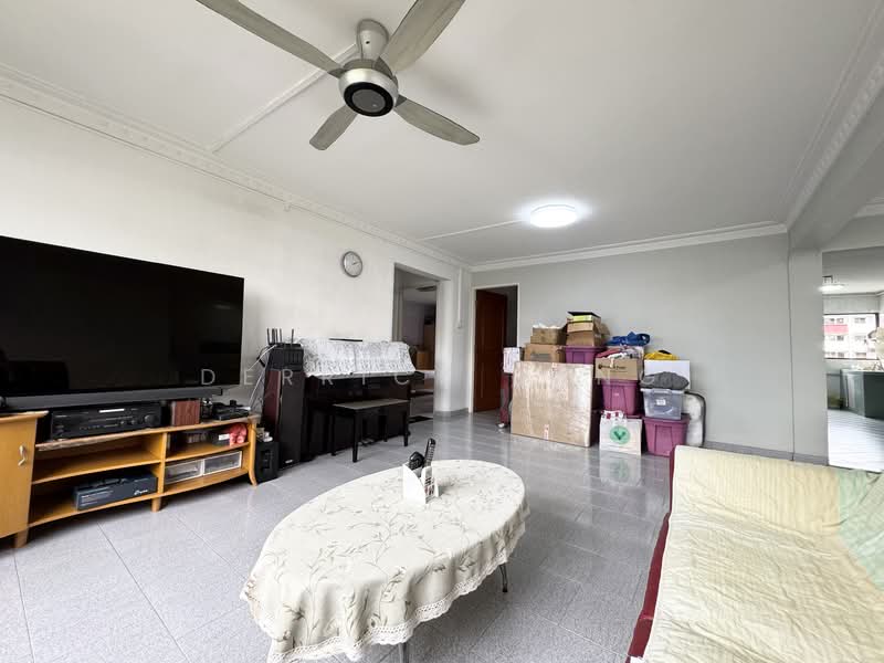 319 Bukit Batok Street 33, 319 Bukit Batok Street 33, 3 Bedrooms, 1,313 sqft, HDB Flat For Sale, by Derrick Dang, 500155570 - Living Room - PropertyGuru.com.sg