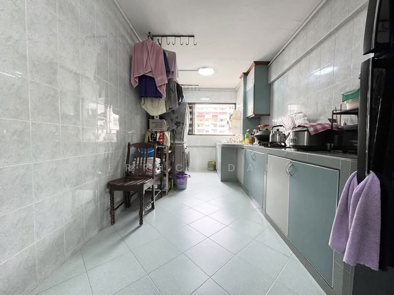 319 Bukit Batok Street 33, 319 Bukit Batok Street 33, 3 Bedrooms, 1,313 sqft, HDB Flat For Sale, by Derrick Dang, 500155570 - Kitchen - PropertyGuru.com.sg