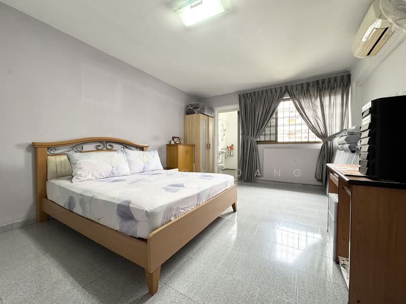 319 Bukit Batok Street 33, 319 Bukit Batok Street 33, 3 Bedrooms, 1,313 sqft, HDB Flat For Sale, by Derrick Dang, 500155570 - Bedroom - PropertyGuru.com.sg