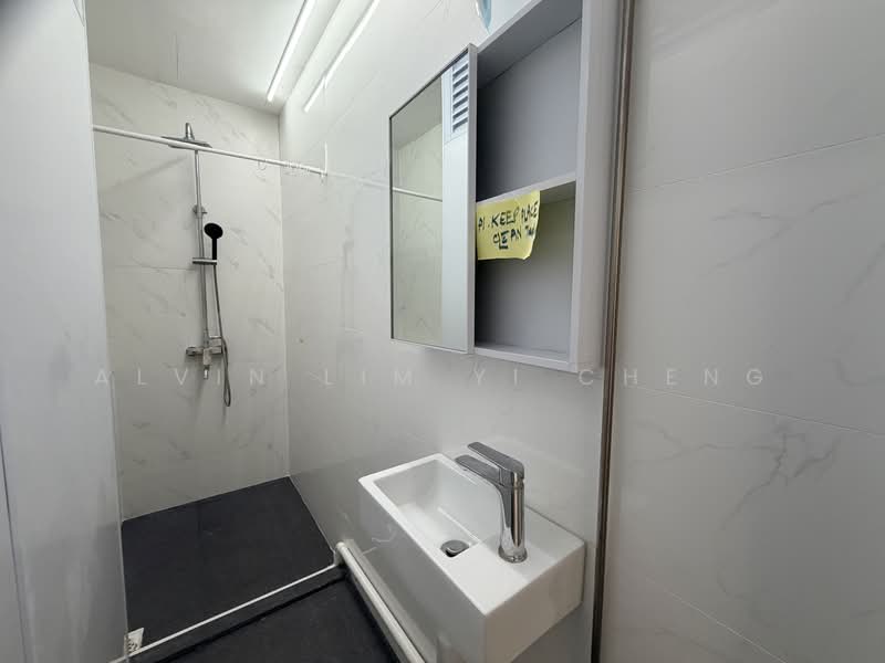 Ridgewood Condominium, 1 Ridgewood Close, 3 Bedrooms, 1,774 sqft, Condominium For Rent, by Alvin Lim Yi Cheng, 500155587 - Bathroom - PropertyGuru.com.sg