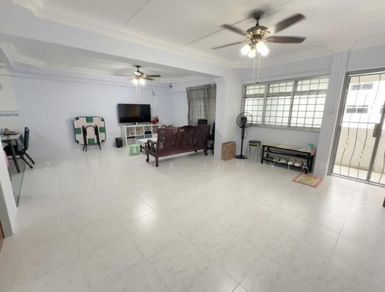 668 Jalan Damai, 668 Jalan Damai, 1 Bedroom, 129 sqft, HDB Flat For Rent, by Zen Chua Jun Xian, 500155588 - Living Room - PropertyGuru.com.sg