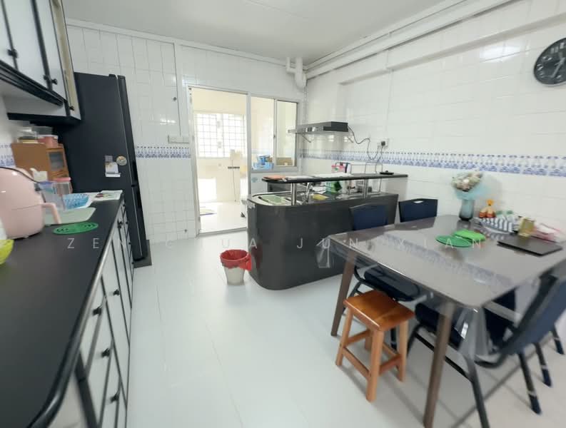 668 Jalan Damai, 668 Jalan Damai, 1 Bedroom, 129 sqft, HDB Flat For Rent, by Zen Chua Jun Xian, 500155588 - Kitchen - PropertyGuru.com.sg