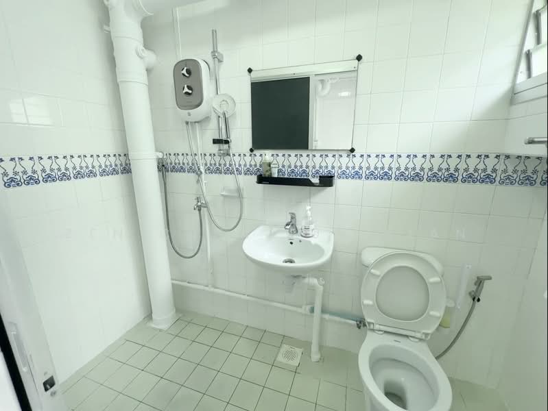 668 Jalan Damai, 668 Jalan Damai, 1 Bedroom, 129 sqft, HDB Flat For Rent, by Zen Chua Jun Xian, 500155588 - Bathroom - PropertyGuru.com.sg