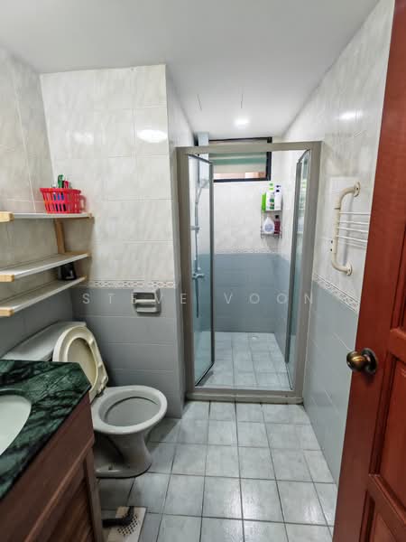 Simsville, 10 Geylang East Avenue 2, Room Rental, 100 sqft, Condominium For Rent, by Steve Voon, 500155592 - Bathroom - PropertyGuru.com.sg